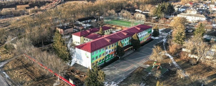 Хмельницька область, смт Закупне, реконструйована школа