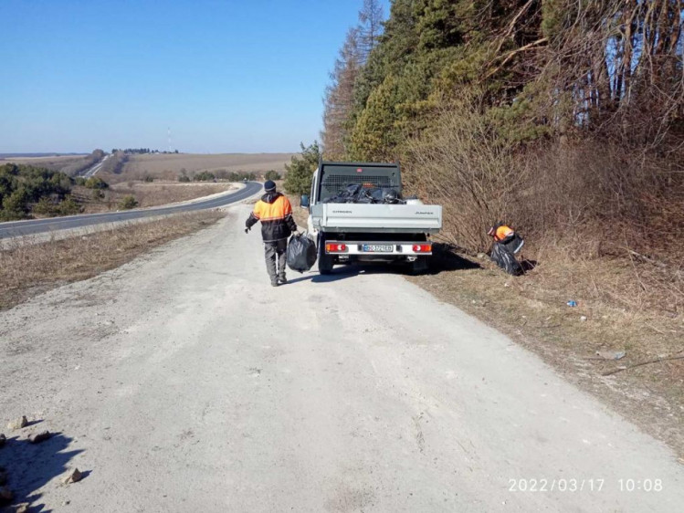 Прибирання автошляхів