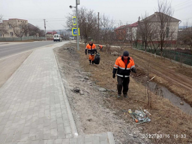 Прибирання автошляхів